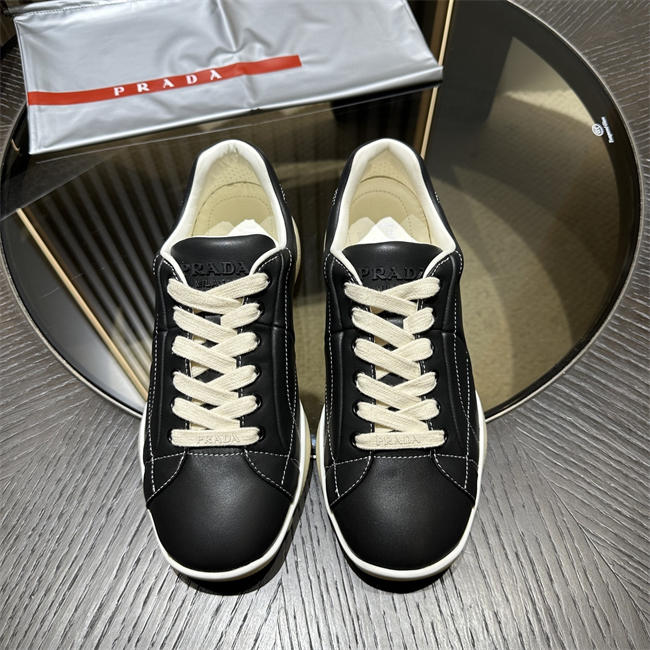 Pra*a sneaker