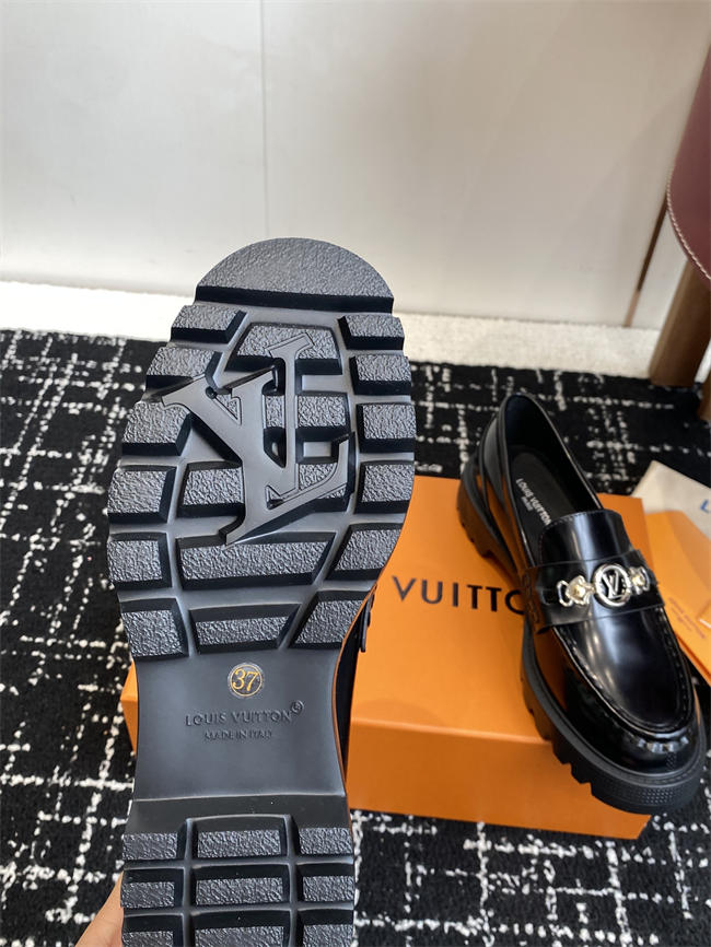 Lv Loafer 074